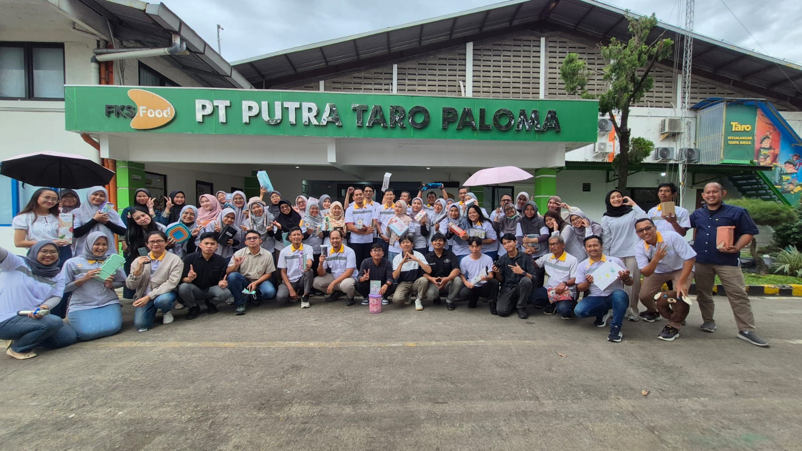 Meriahkan Akhir Tahun, PT Putra Taro Paloma Gelar Acara Tukar Kado Bersama Karyawan